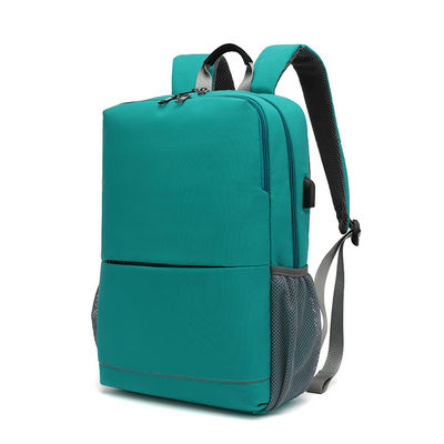 15.6 Zoll schlanke Reisetaschen mit USB-Ladestation