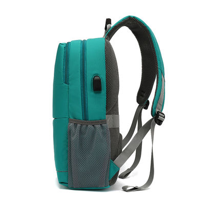 15.6 Zoll schlanke Reisetaschen mit USB-Ladestation