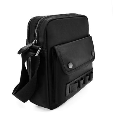 Kleine schwarze Crossbody-Tasche senkrecht mit langem Griff