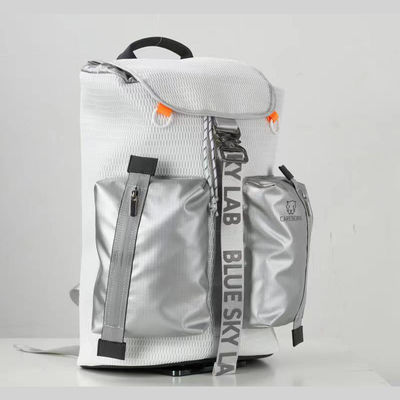 Leichtgewichtiger Rucksack mit reflektierenden Streifen und Nylon